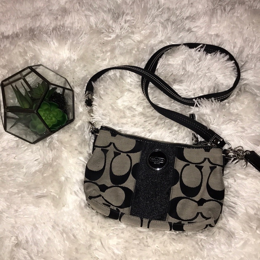 BLACK  AND TAN AUTHENTIC COACH CROSS BODY PURSE